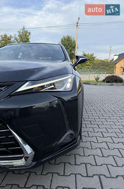 Позашляховик / Кросовер Lexus UX 2020 в 