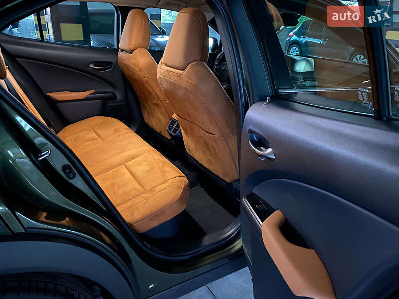 Внедорожник / Кроссовер Lexus UX 2020 в Киеве
