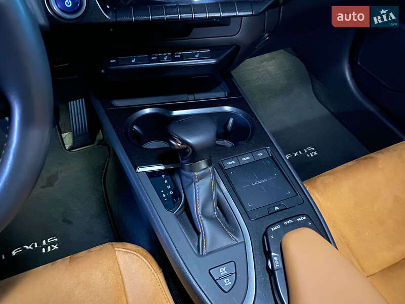 Внедорожник / Кроссовер Lexus UX 2020 в Киеве