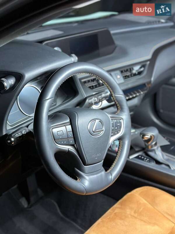 Внедорожник / Кроссовер Lexus UX 2019 в Киеве