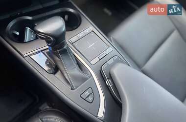 Внедорожник / Кроссовер Lexus UX 2019 в 
