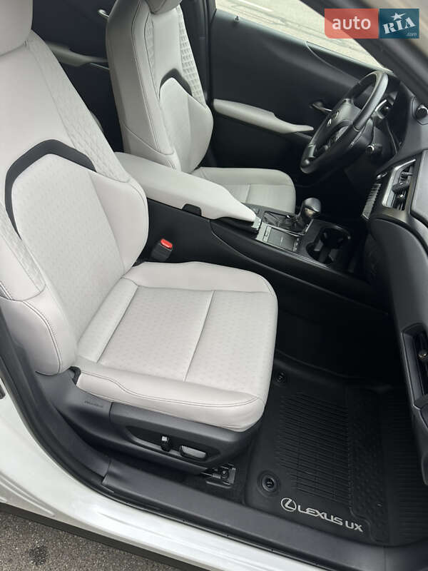 Позашляховик / Кросовер Lexus UX 2019 в Києві фото 13 Позашляховик / Кросовер Lexus UX 2019 в Києві