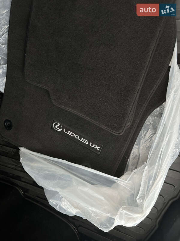 Позашляховик / Кросовер Lexus UX 2019 в Києві фото 15 Позашляховик / Кросовер Lexus UX 2019 в Києві