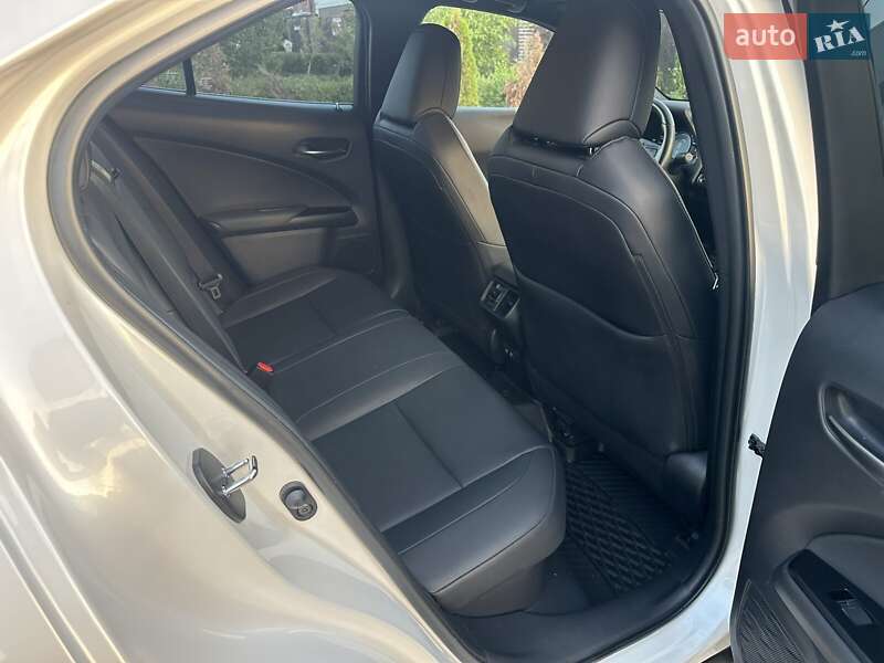 Позашляховик / Кросовер Lexus UX 2020 в Києві фото 13 Позашляховик / Кросовер Lexus UX 2020 в Києві