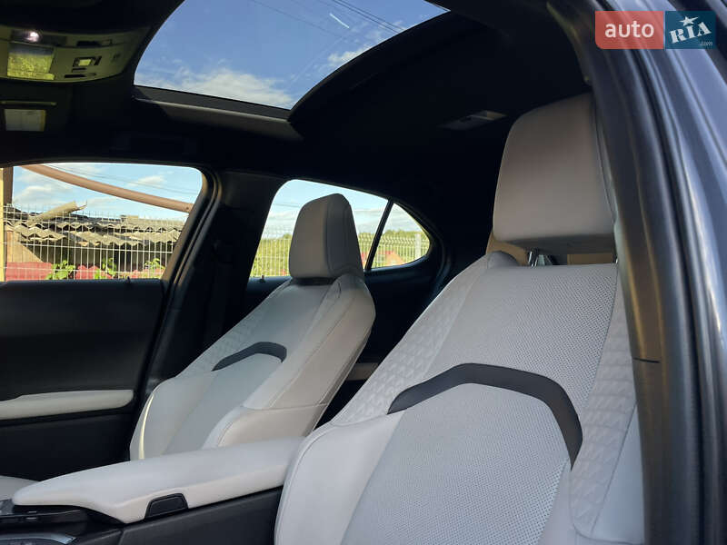 Позашляховик / Кросовер Lexus UX 2022 в Львові