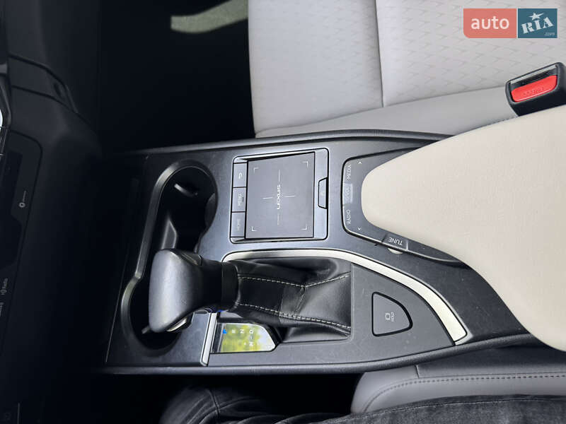 Внедорожник / Кроссовер Lexus UX 2020 в Львове