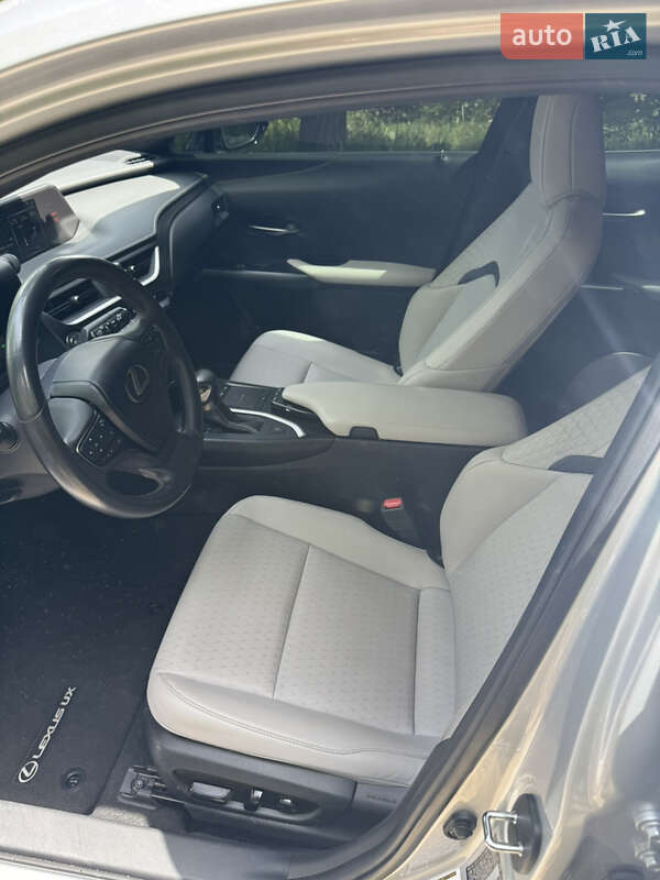 Внедорожник / Кроссовер Lexus UX 2020 в Львове