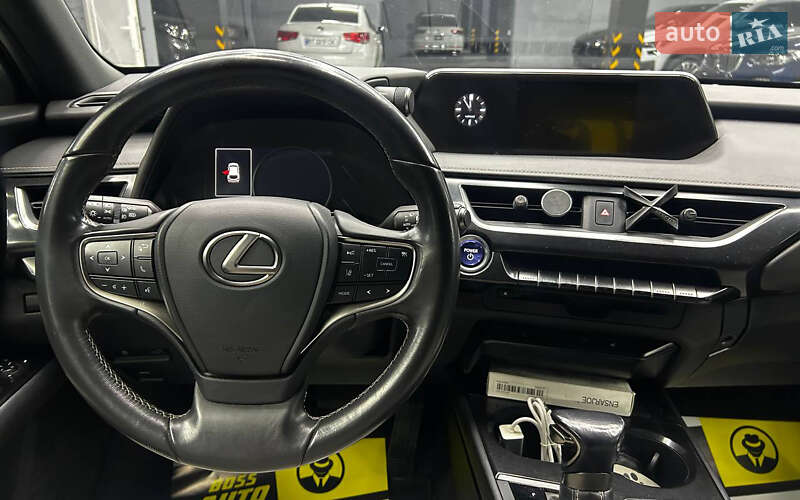 Позашляховик / Кросовер Lexus UX 2019 в Чернівцях