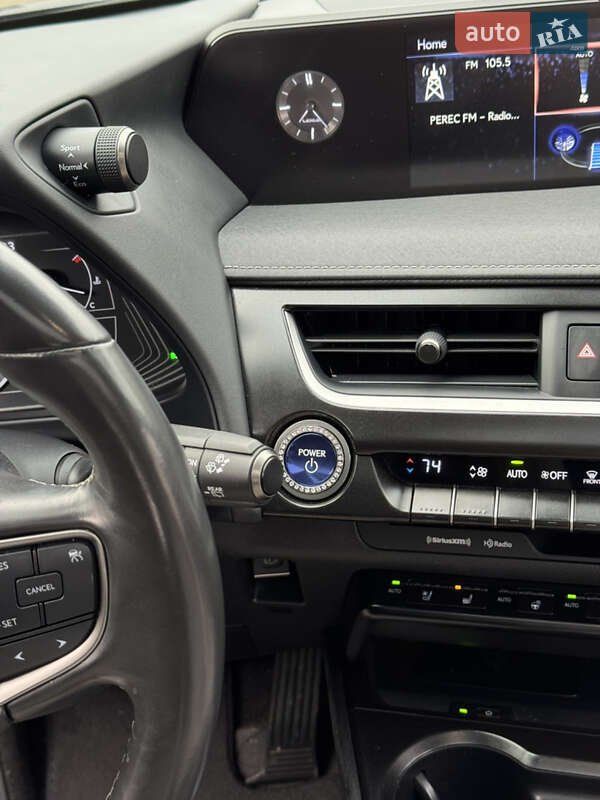 Внедорожник / Кроссовер Lexus UX 2020 в Киеве