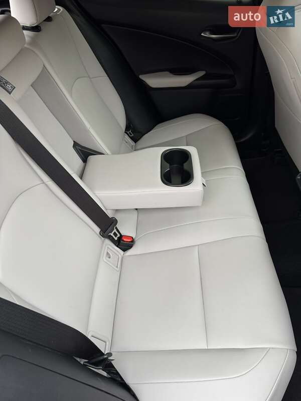 Внедорожник / Кроссовер Lexus UX 2020 в Киеве