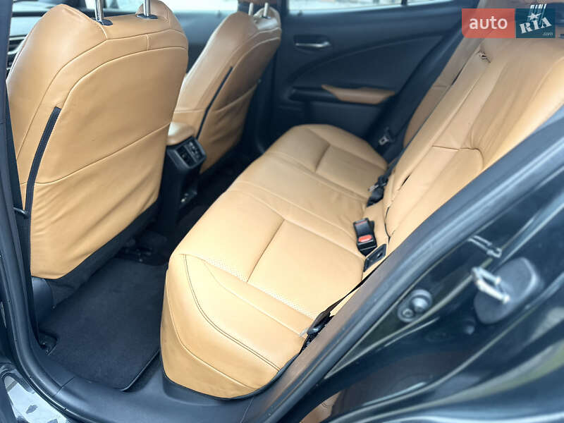 Позашляховик / Кросовер Lexus UX 2021 в Дрогобичі