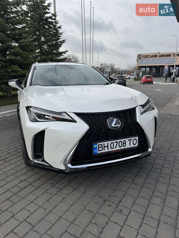 Lexus UX 2021
