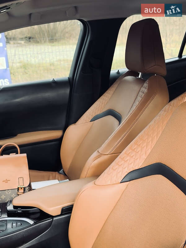 Внедорожник / Кроссовер Lexus UX 2019 в Ивано-Франковске