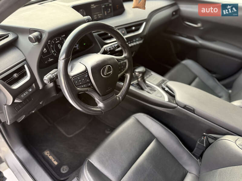 Позашляховик / Кросовер Lexus UX 2019 в Одесі фото 27 Позашляховик / Кросовер Lexus UX 2019 в Одесі