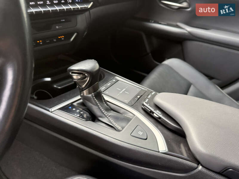 Позашляховик / Кросовер Lexus UX 2019 в Одесі фото 29 Позашляховик / Кросовер Lexus UX 2019 в Одесі