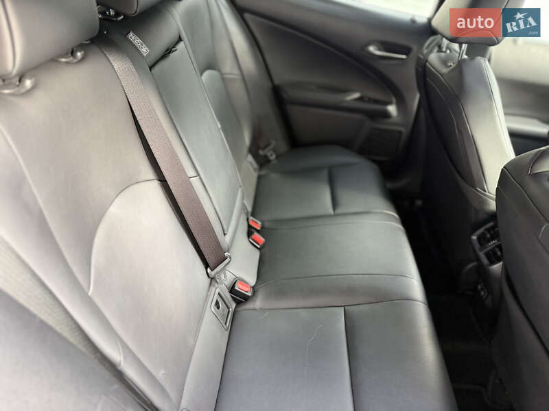 Позашляховик / Кросовер Lexus UX 2019 в Одесі фото 34 Позашляховик / Кросовер Lexus UX 2019 в Одесі