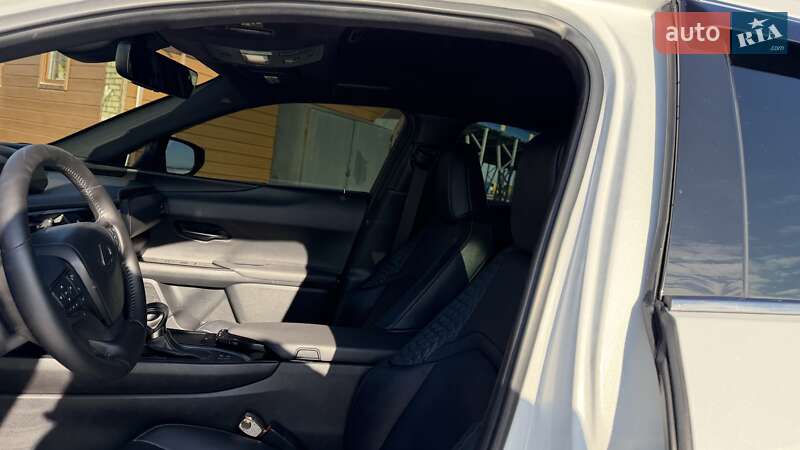 Внедорожник / Кроссовер Lexus UX 2019 в Одессе