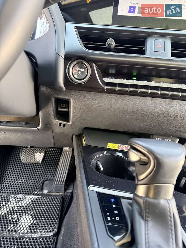 Внедорожник / Кроссовер Lexus UX 2022 в Сумах