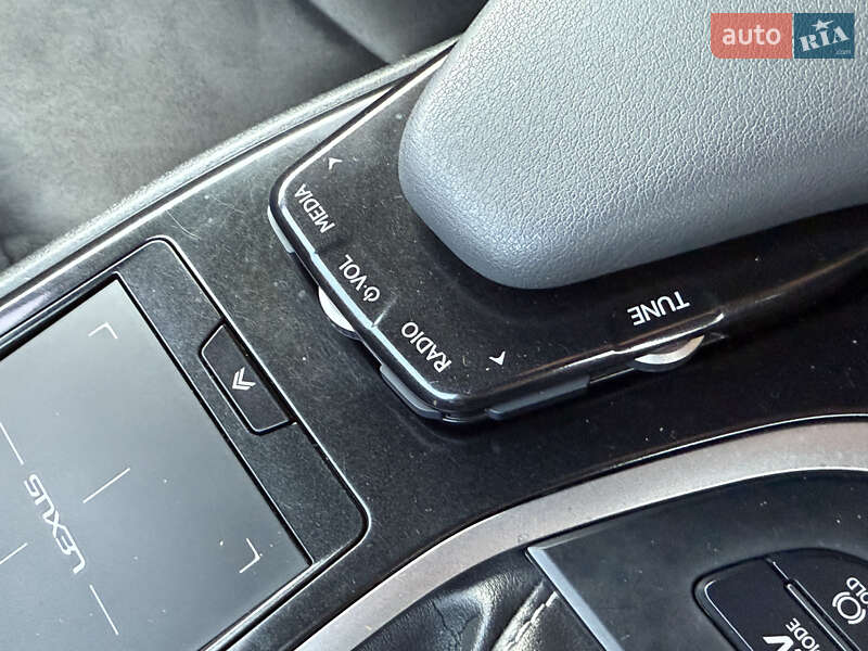 Позашляховик / Кросовер Lexus UX 2020 в Дніпрі