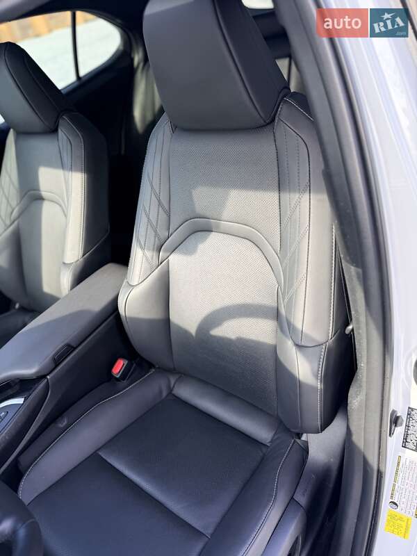 Позашляховик / Кросовер Lexus UX 2022 в Києві