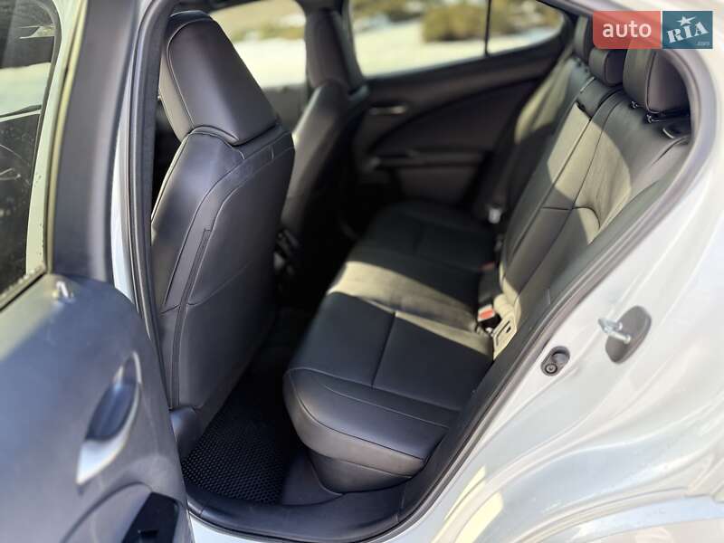 Позашляховик / Кросовер Lexus UX 2022 в Києві