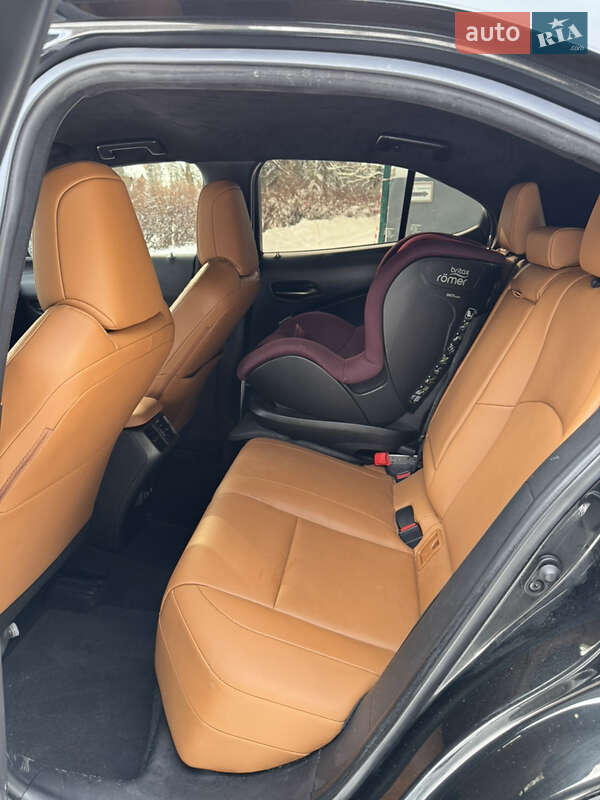 Позашляховик / Кросовер Lexus UX 2020 в Києві фото 10 Позашляховик / Кросовер Lexus UX 2020 в Києві