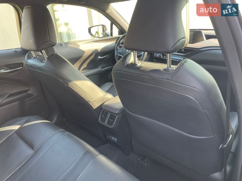 Внедорожник / Кроссовер Lexus UX 2020 в Ужгороде