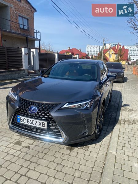 Lexus UX 2021