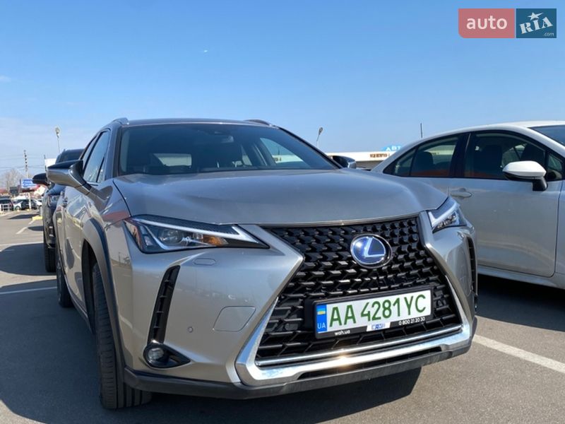 Lexus UX 2021