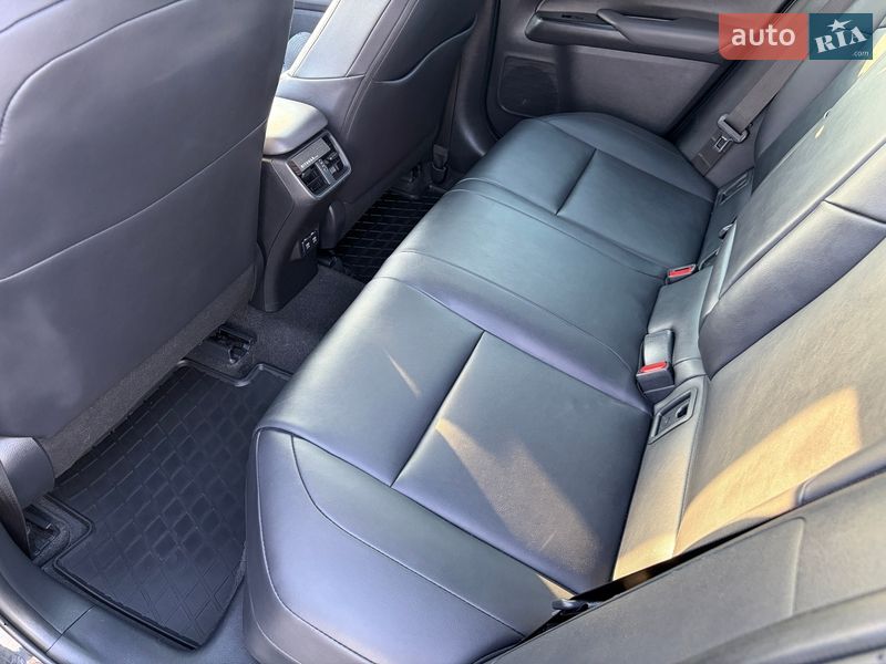 Позашляховик / Кросовер Lexus UX 2019 в Тернополі