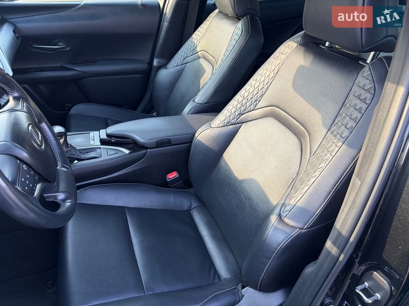Позашляховик / Кросовер Lexus UX 2019 в Тернополі