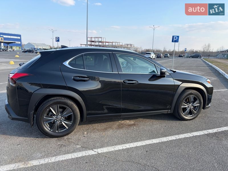 Позашляховик / Кросовер Lexus UX 2019 в Тернополі