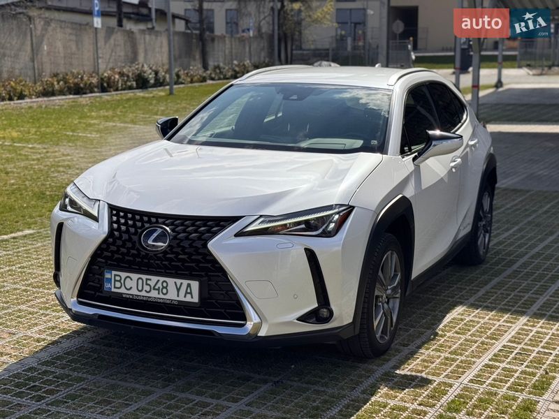 Lexus UX 2021