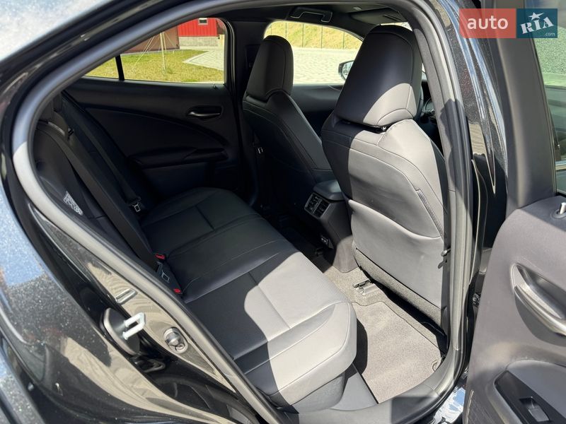 Позашляховик / Кросовер Lexus UX 2023 в Львові