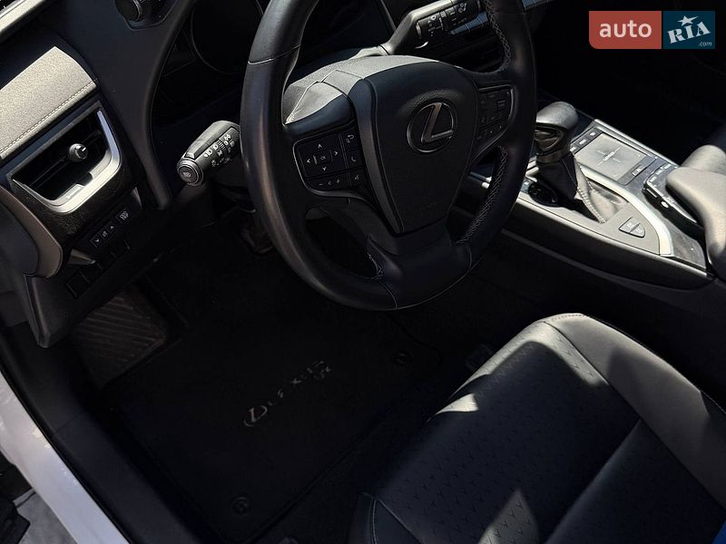 Внедорожник / Кроссовер Lexus UX 2021 в Львове