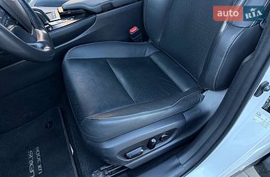 Внедорожник / Кроссовер Lexus UX 2021 в Киеве