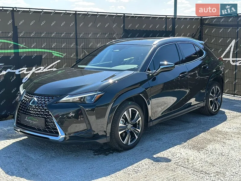 Lexus UX 2025