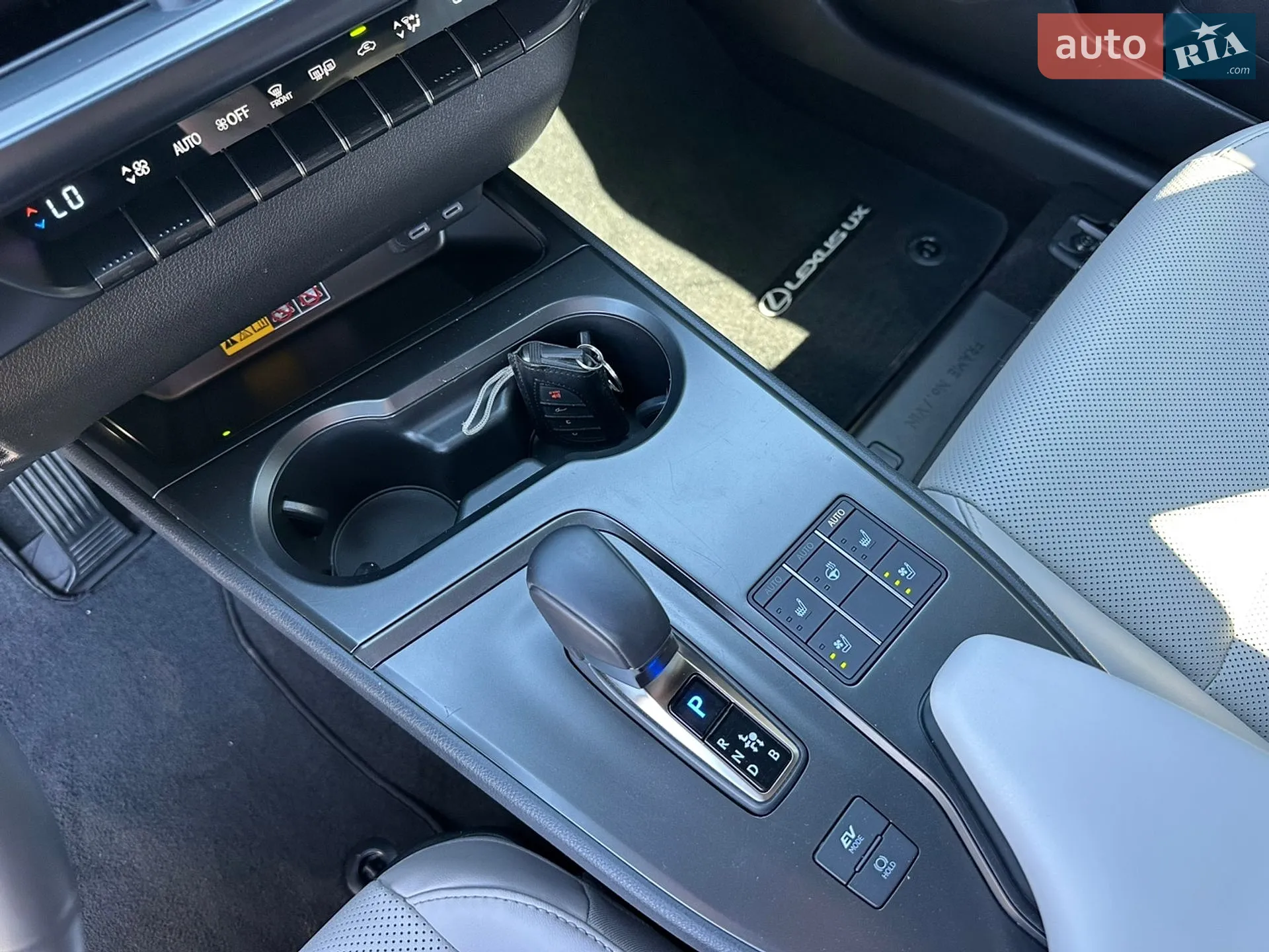 2025 Lexus UX - мініатюра 11