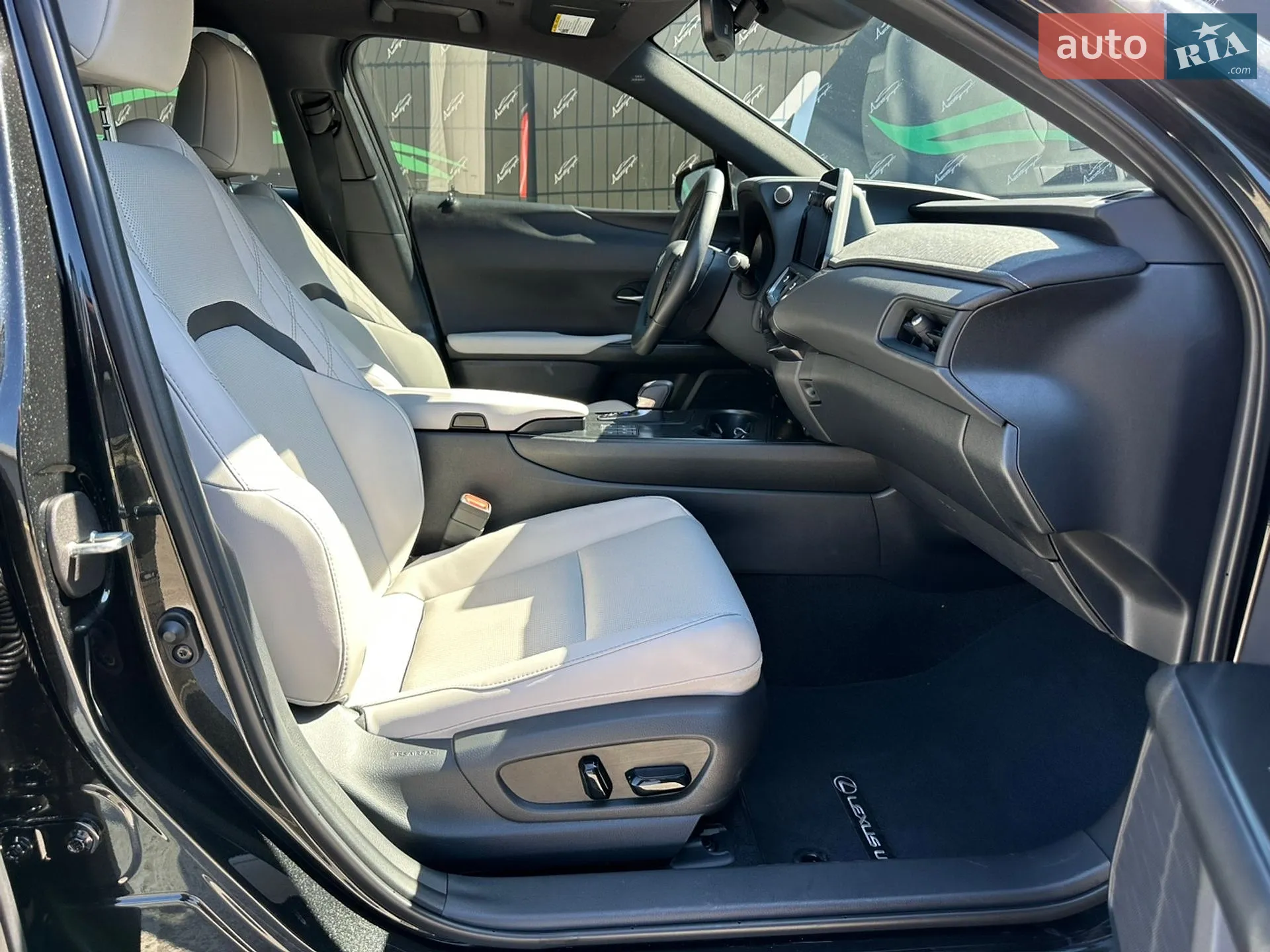 2025 Lexus UX - мініатюра 24