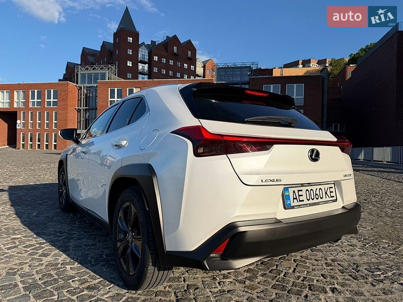 Позашляховик / Кросовер Lexus UX 2018 в Дніпрі