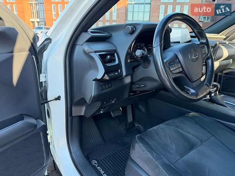 Позашляховик / Кросовер Lexus UX 2018 в Дніпрі