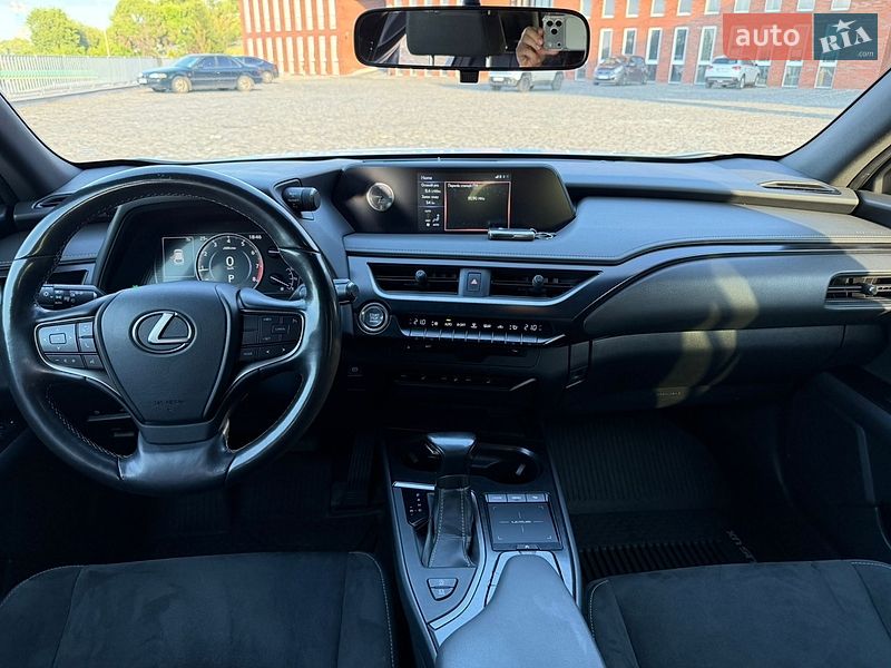 Позашляховик / Кросовер Lexus UX 2018 в Дніпрі