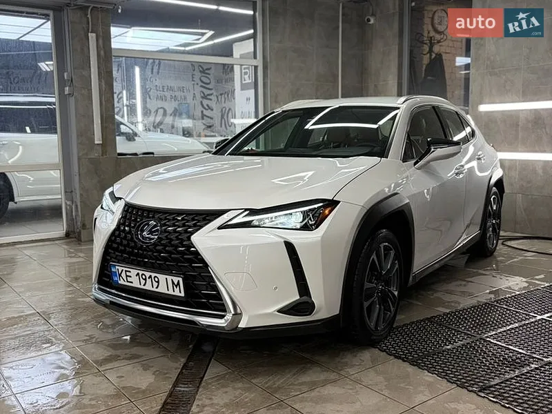 Lexus UX 2021
