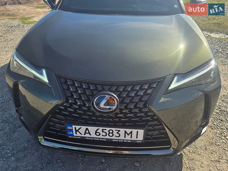Lexus UX 2021