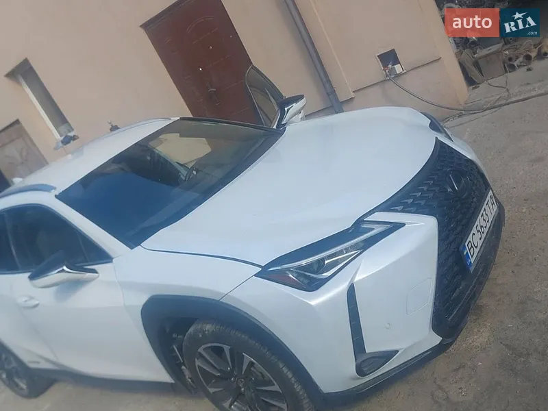 Lexus UX 2019