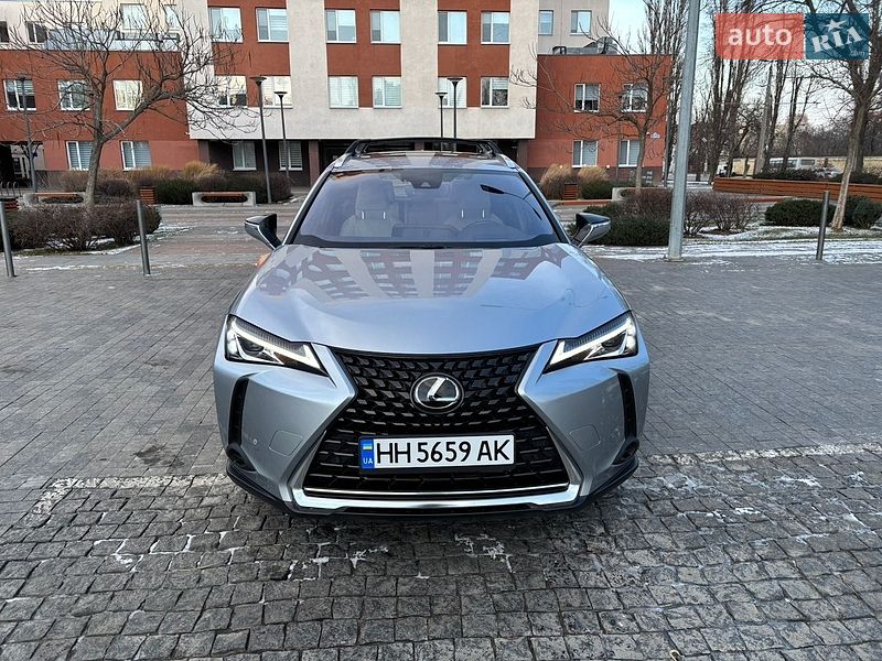 Lexus UX, фото з оголошення