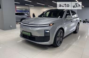 Внедорожник / Кроссовер Li Auto L6 2024 в Киеве