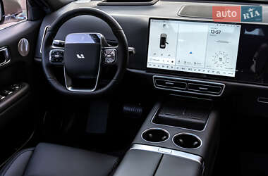 Внедорожник / Кроссовер Li Auto L6 2025 в 