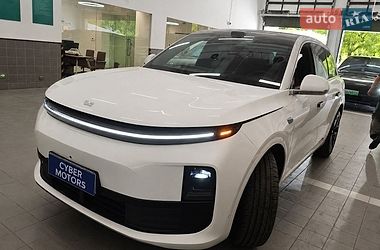 Внедорожник / Кроссовер Li Auto L6 2025 в Киеве