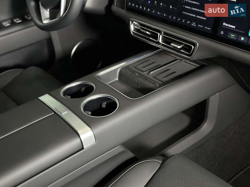 Внедорожник / Кроссовер Li Auto L7 2025 в Одессе